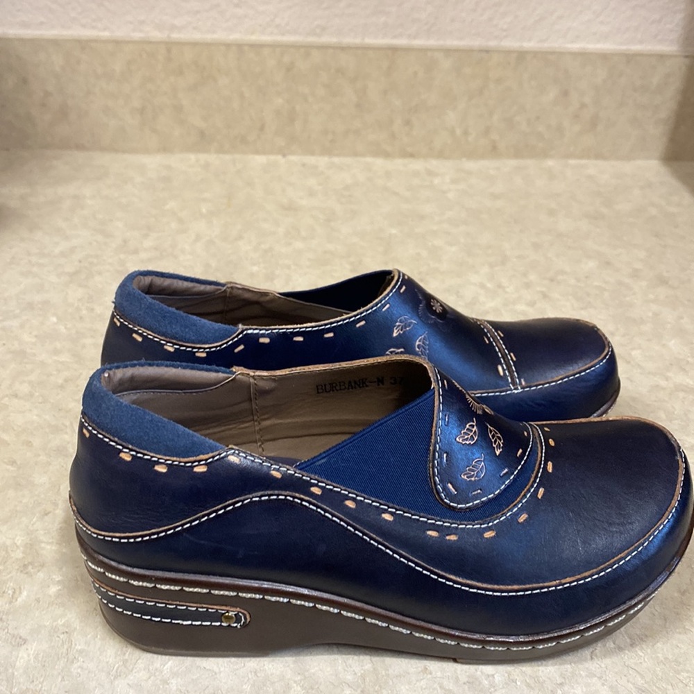 Spring Step L’ Artiste Navy Painted Floral Design Slip On Wedge